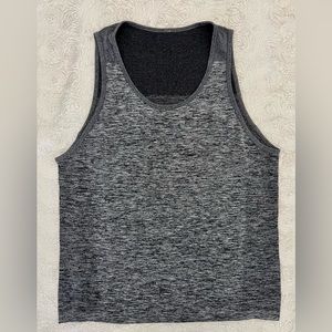 Lululemon Mens Tank Top in gray/black heather. Size Medium.